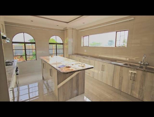 3 BEDROOM HOUSE FOR SALE IN SONLAND PARK